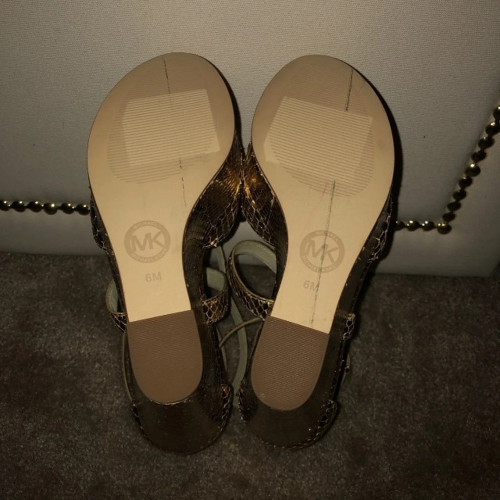 Shoes - Picture 6 of 8